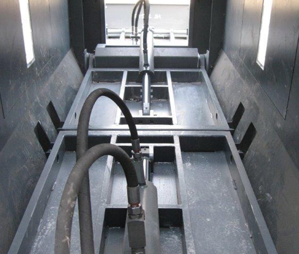 Hydraulic loading flap for maximum operating comfort